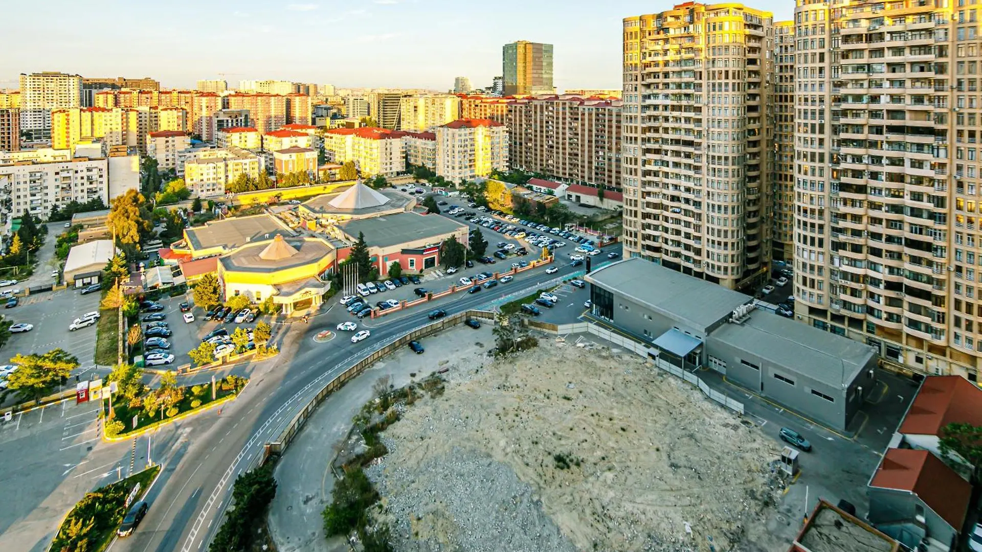 Luxury Apartments On Centre Baky