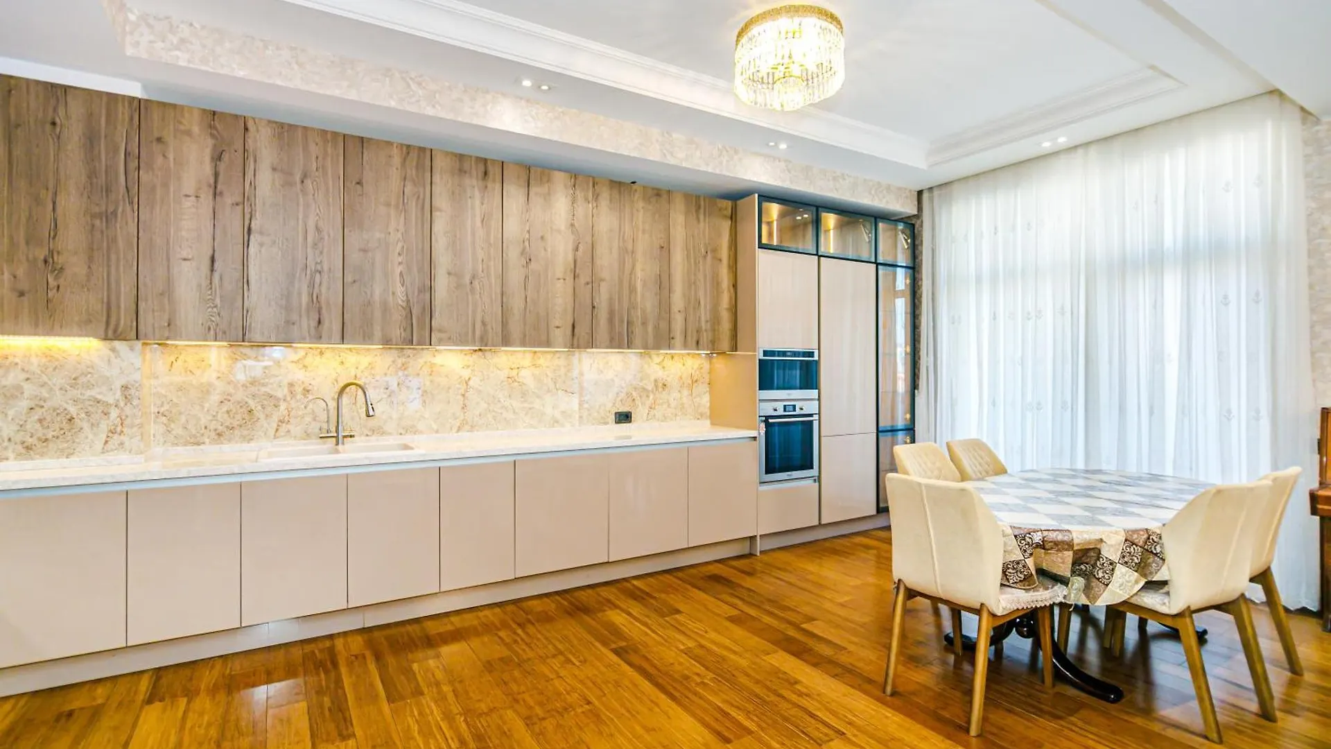 Luxury Apartments On Centre Baky
